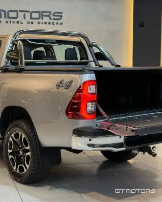 TOYOTA-HILUX-2021