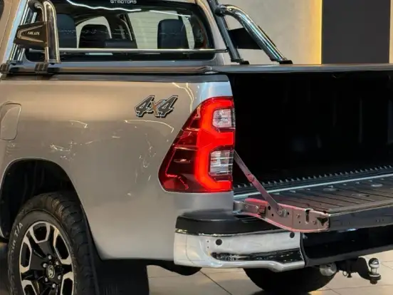 TOYOTA-HILUX-2.8 D-4D TURBO DIESEL CD SRX 4X4 AUTOMÁTICO TOYOTA-HILUX-2021