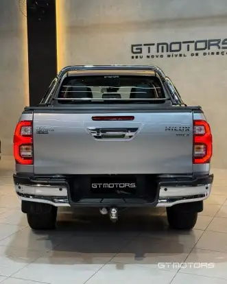 TOYOTA-HILUX-2.8 D-4D TURBO DIESEL CD SRX 4X4 AUTOMÁTICO TOYOTA-HILUX-2021