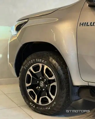 TOYOTA-HILUX-2021