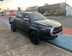 TOYOTA HILUX 2.8 D-4D TURBO DIESEL CD SRX PLUS 4X4 AUTOMÁTICO TOYOTA HILUX 2.8 D-4D TURBO DIESEL CD SRX PLUS 4X4 AUTOMÁTICO