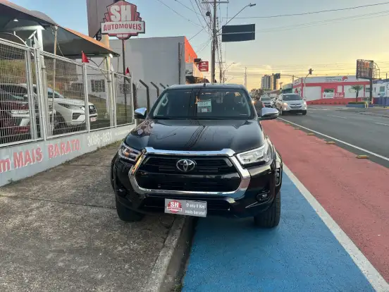 TOYOTA-HILUX-2024