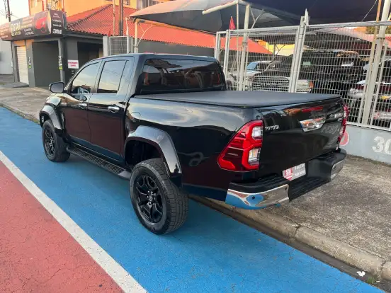TOYOTA-HILUX-2.8 D-4D TURBO DIESEL CD SRX PLUS 4X4 AUTOMÁTICO TOYOTA-HILUX-2024