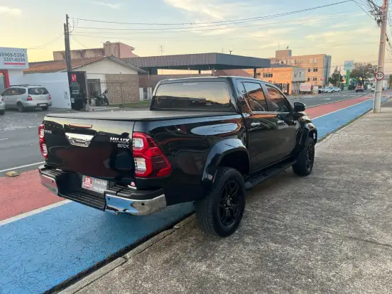 TOYOTA-HILUX-2.8 D-4D TURBO DIESEL CD SRX PLUS 4X4 AUTOMÁTICO TOYOTA-HILUX-2024