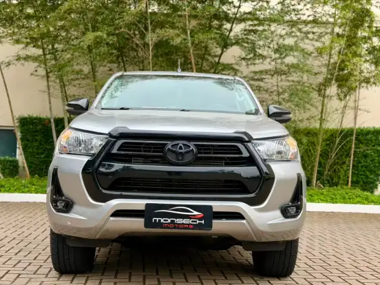 TOYOTA-HILUX-2021