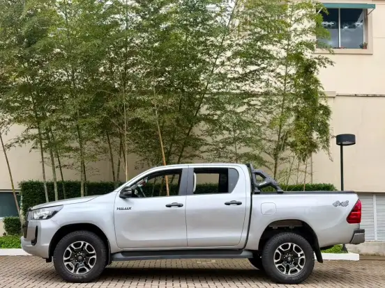TOYOTA-HILUX-2021