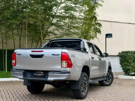 TOYOTA-HILUX-2021