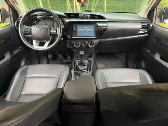 TOYOTA-HILUX-2021