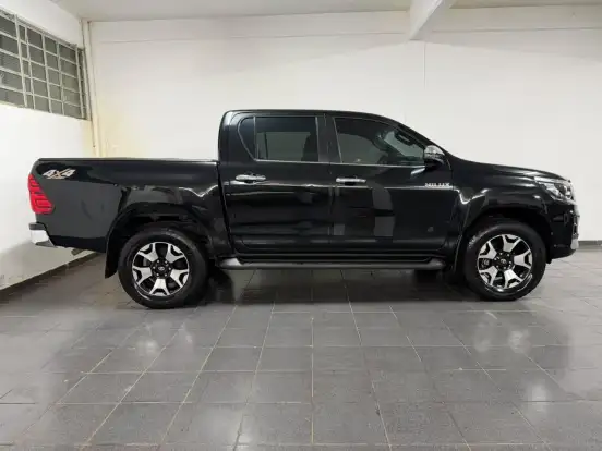 TOYOTA-HILUX-2018