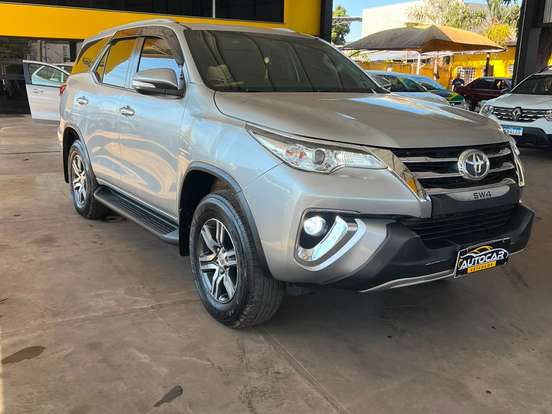 TOYOTA-HILUX-2.7 SR 4X2 CD 16V FLEX 4P AUTOMÁTICO TOYOTA-HILUX-2017