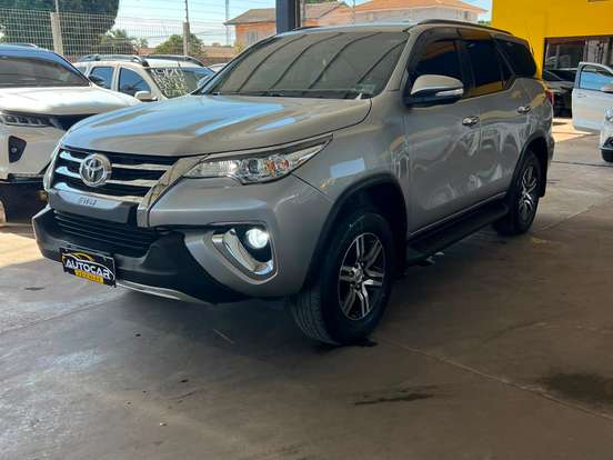TOYOTA-HILUX-2.7 SR 4X2 CD 16V FLEX 4P AUTOMÁTICO TOYOTA-HILUX-2017