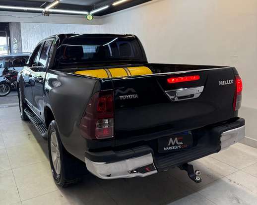 TOYOTA-HILUX-2018
