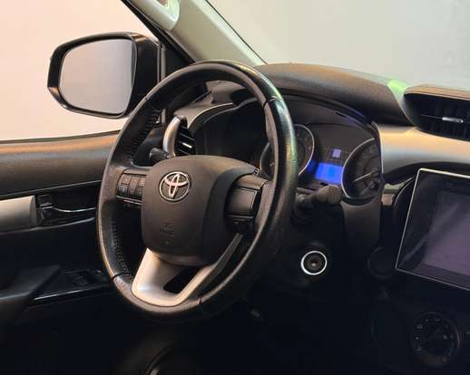 TOYOTA-HILUX-2018