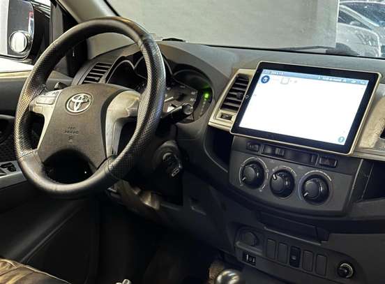 TOYOTA-HILUX-2012