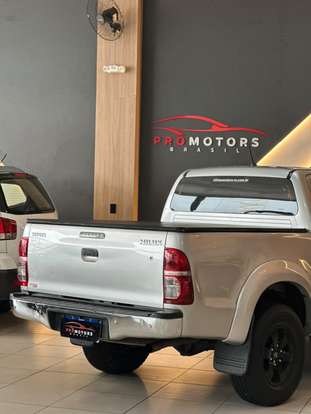 TOYOTA-HILUX-2.7 SR 4X2 CD 16V FLEX 4P AUTOMÁTICO TOYOTA-HILUX-2012