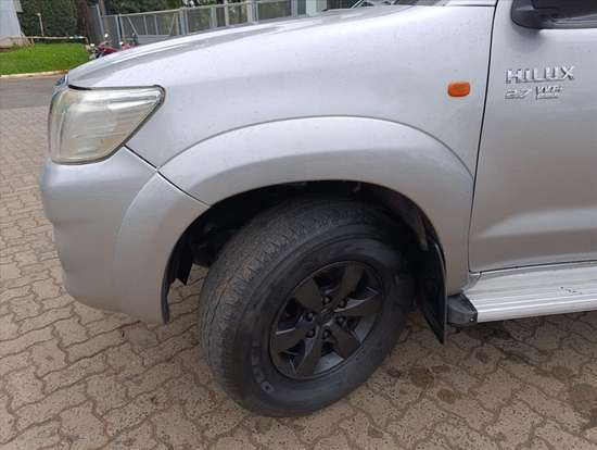 TOYOTA-HILUX-2015