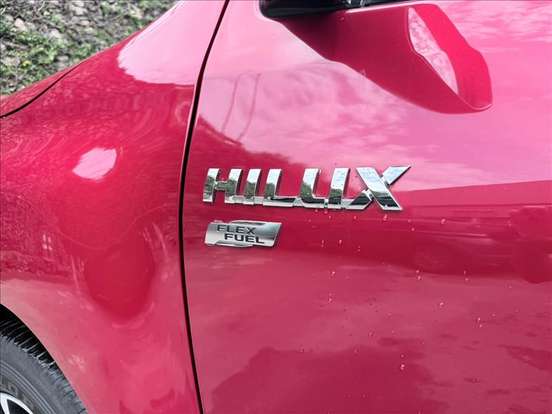 TOYOTA-HILUX-2021