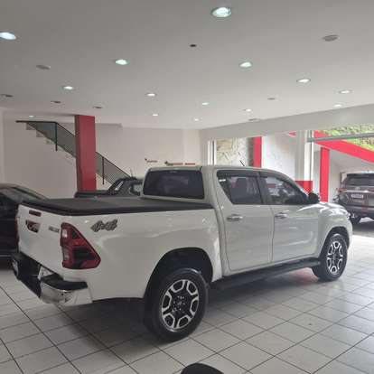 TOYOTA-HILUX-2022