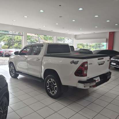 TOYOTA-HILUX-2022