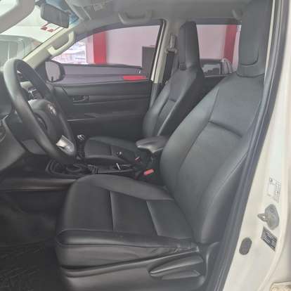 TOYOTA-HILUX-2022