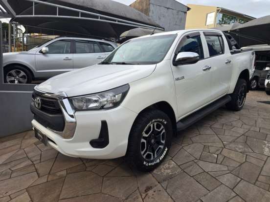 TOYOTA-HILUX-2021
