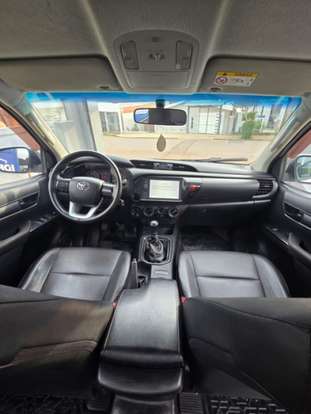 TOYOTA-HILUX-2021