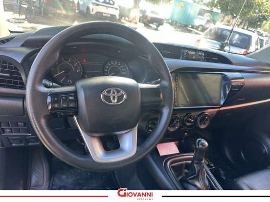 TOYOTA-HILUX-2023