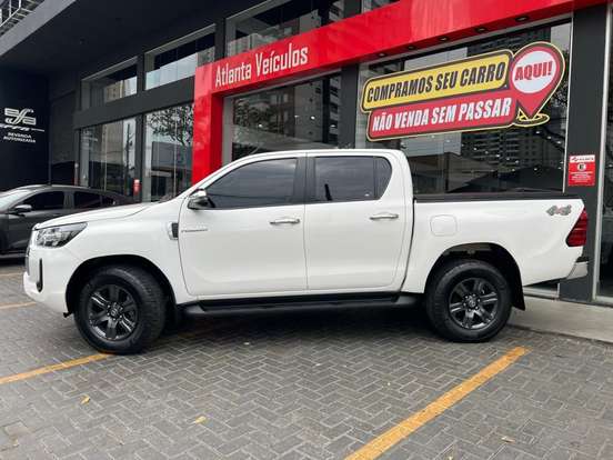 TOYOTA-HILUX-2.8 D-4D TURBO DIESEL CD SR 4X4 AUTOMÁTICO TOYOTA-HILUX-2024