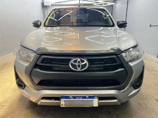 TOYOTA-HILUX-2023