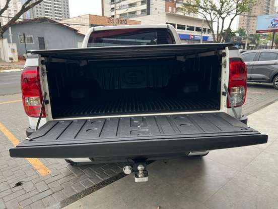 TOYOTA-HILUX-2.8 D-4D TURBO DIESEL CD SR 4X4 AUTOMÁTICO TOYOTA-HILUX-2024