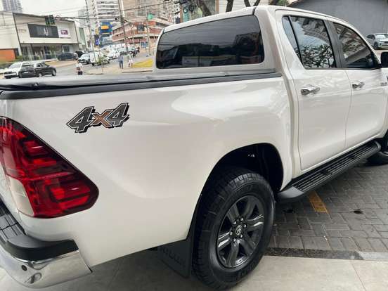 TOYOTA-HILUX-2.8 D-4D TURBO DIESEL CD SR 4X4 AUTOMÁTICO TOYOTA-HILUX-2024