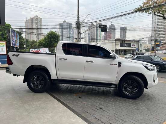 TOYOTA-HILUX-2024