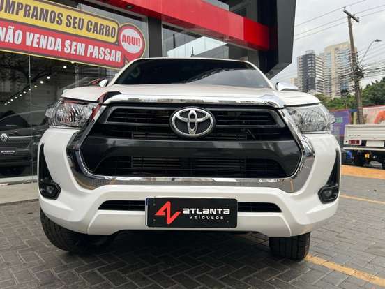TOYOTA-HILUX-2.8 D-4D TURBO DIESEL CD SR 4X4 AUTOMÁTICO TOYOTA-HILUX-2024