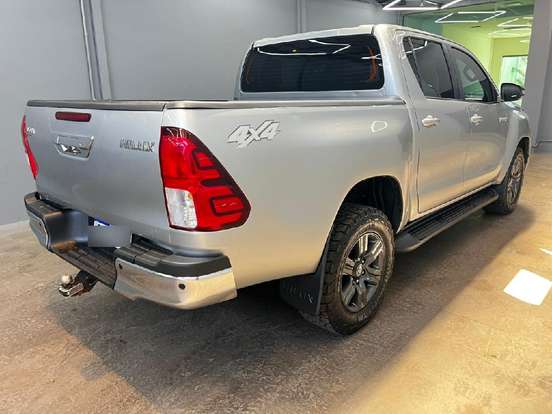 TOYOTA-HILUX-2.8 D-4D TURBO DIESEL CD SR 4X4 AUTOMÁTICO TOYOTA-HILUX-2023