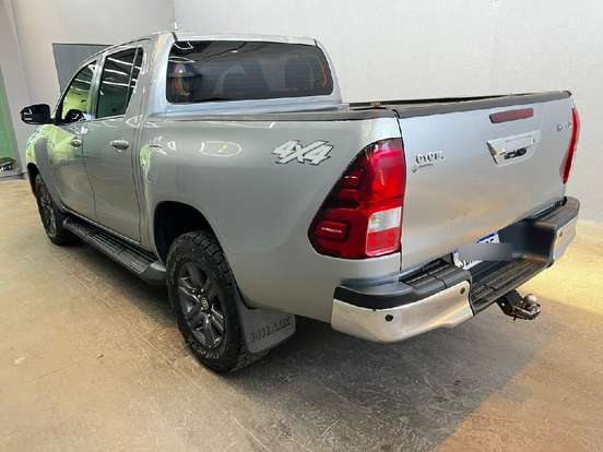 TOYOTA-HILUX-2023