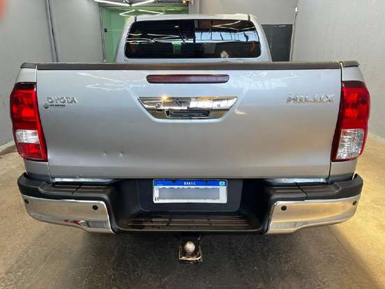 TOYOTA-HILUX-2.8 D-4D TURBO DIESEL CD SR 4X4 AUTOMÁTICO TOYOTA-HILUX-2023