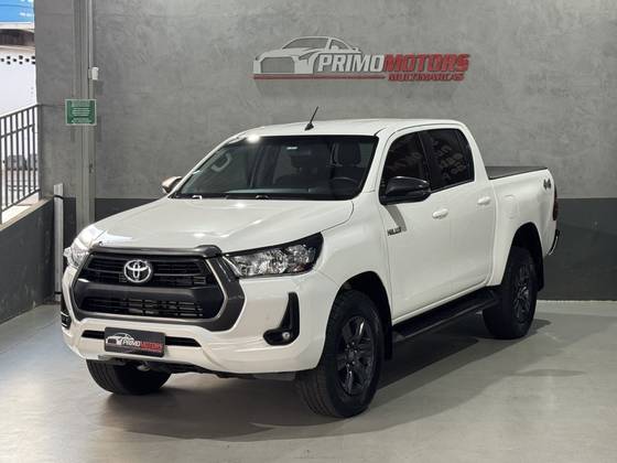 TOYOTA HILUX 2.8 D-4D TURBO DIESEL CD SR 4X4 AUTOMÁTICO