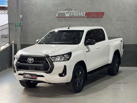 TOYOTA-HILUX-2.8 D-4D TURBO DIESEL CD SR 4X4 AUTOMÁTICO TOYOTA-HILUX-2022