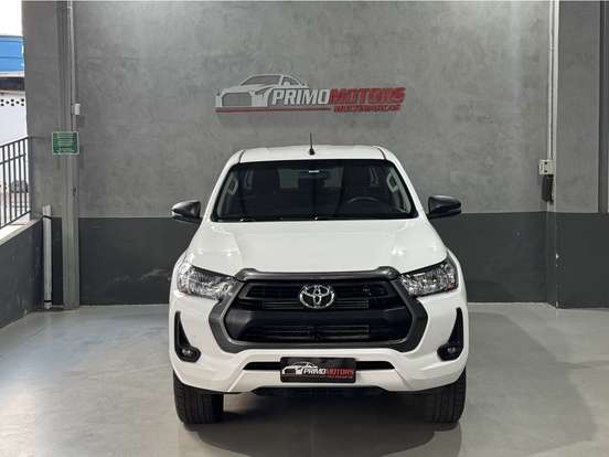 TOYOTA-HILUX-2022