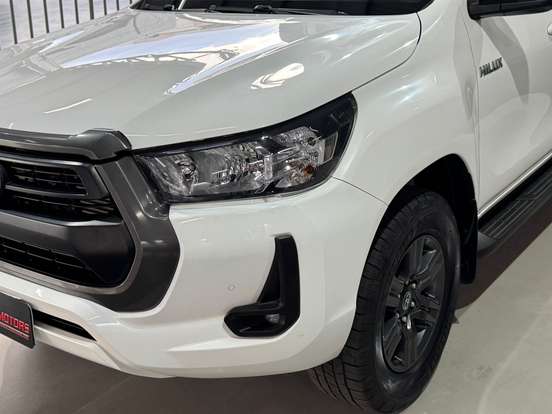 TOYOTA-HILUX-2022