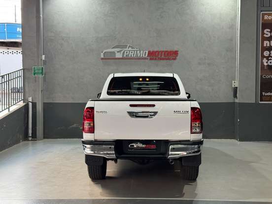 TOYOTA-HILUX-2.8 D-4D TURBO DIESEL CD SR 4X4 AUTOMÁTICO TOYOTA-HILUX-2022