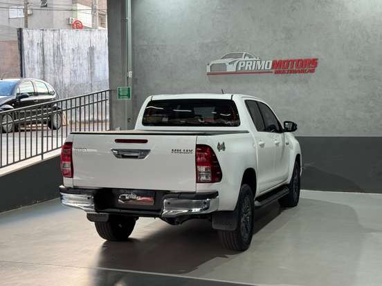 TOYOTA-HILUX-2022