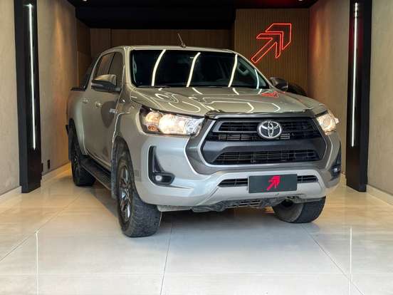 TOYOTA-HILUX-2023