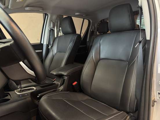 TOYOTA-HILUX-2.8 D-4D TURBO DIESEL CD SR 4X4 AUTOMÁTICO TOYOTA-HILUX-2023