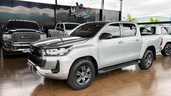 TOYOTA HILUX 2.8 D-4D TURBO DIESEL CD SR 4X4 AUTOMÁTICO