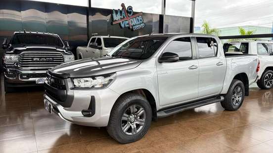 TOYOTA-HILUX-2023