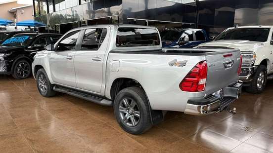 TOYOTA-HILUX-2.8 D-4D TURBO DIESEL CD SR 4X4 AUTOMÁTICO TOYOTA-HILUX-2023
