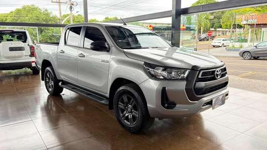 TOYOTA-HILUX-2023