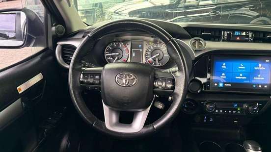 TOYOTA-HILUX-2023