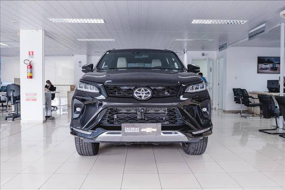 TOYOTA HILUX 2.8 D-4D TURBO DIESEL CD SR 4X4 AUTOMÁTICO